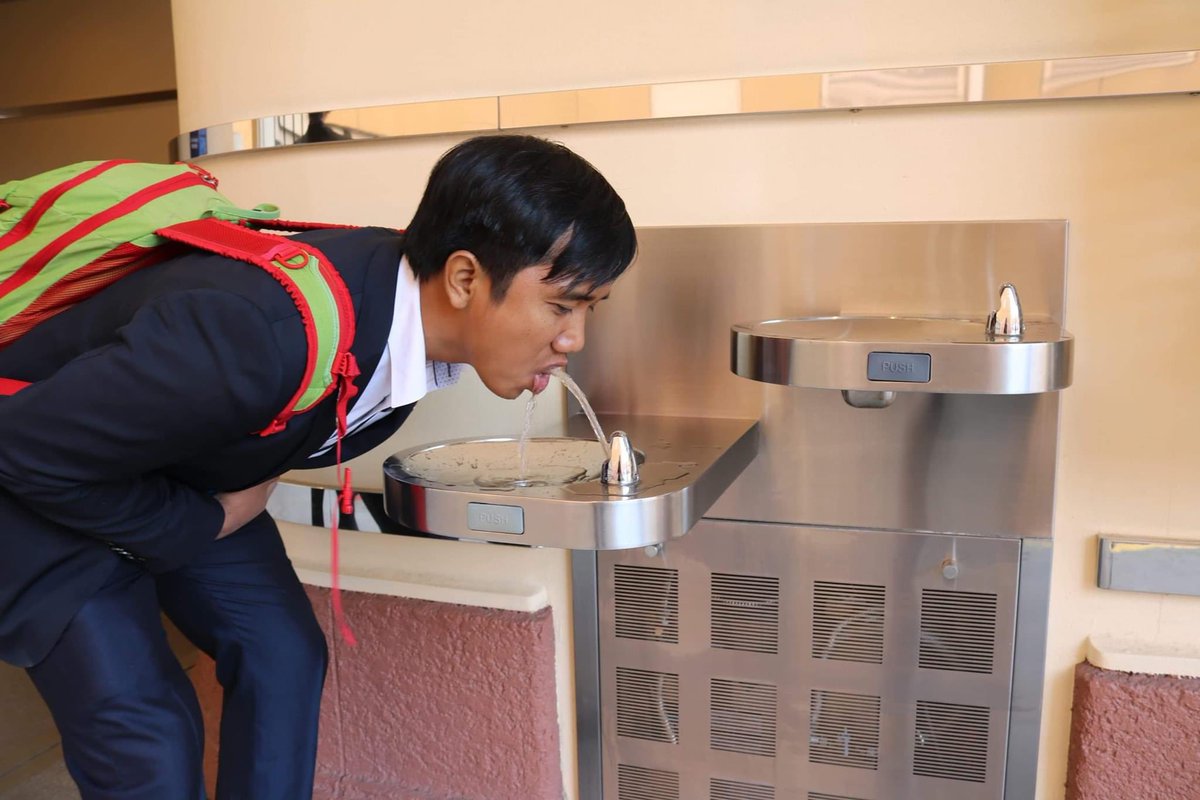 nychulsa3's tweet photo. Drink water at India air port is good drink in the world https://t.co/KIGXBaJC1a