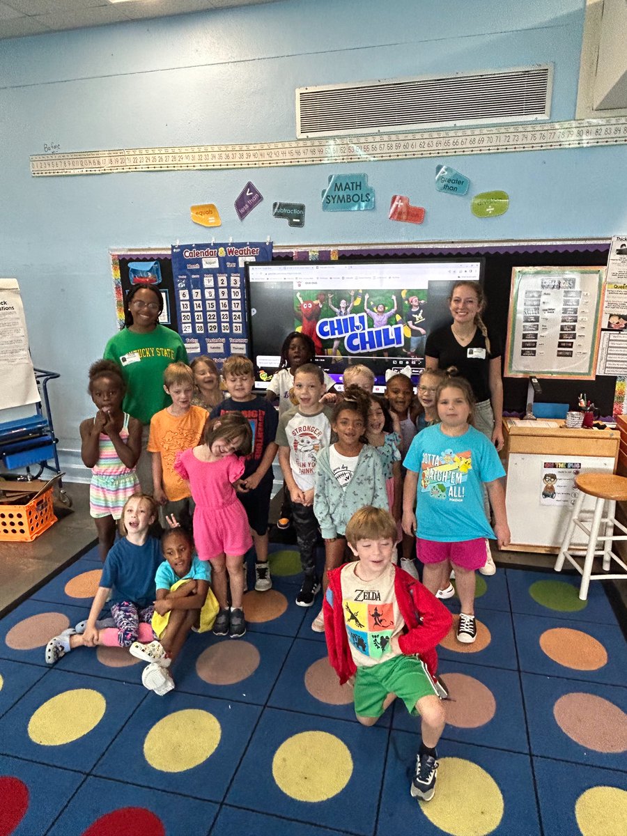 KYSUAthletics's tweet photo. Kentucky State Athletics Partners with Second Street School and Collins Lane Elementary for Community Service Event

#BredsInTheCommunity https://t.co/9w4mEEnLuP