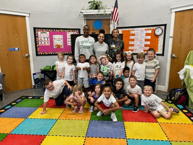 KYSUAthletics's tweet photo. Kentucky State Athletics Partners with Second Street School and Collins Lane Elementary for Community Service Event

#BredsInTheCommunity https://t.co/9w4mEEnLuP