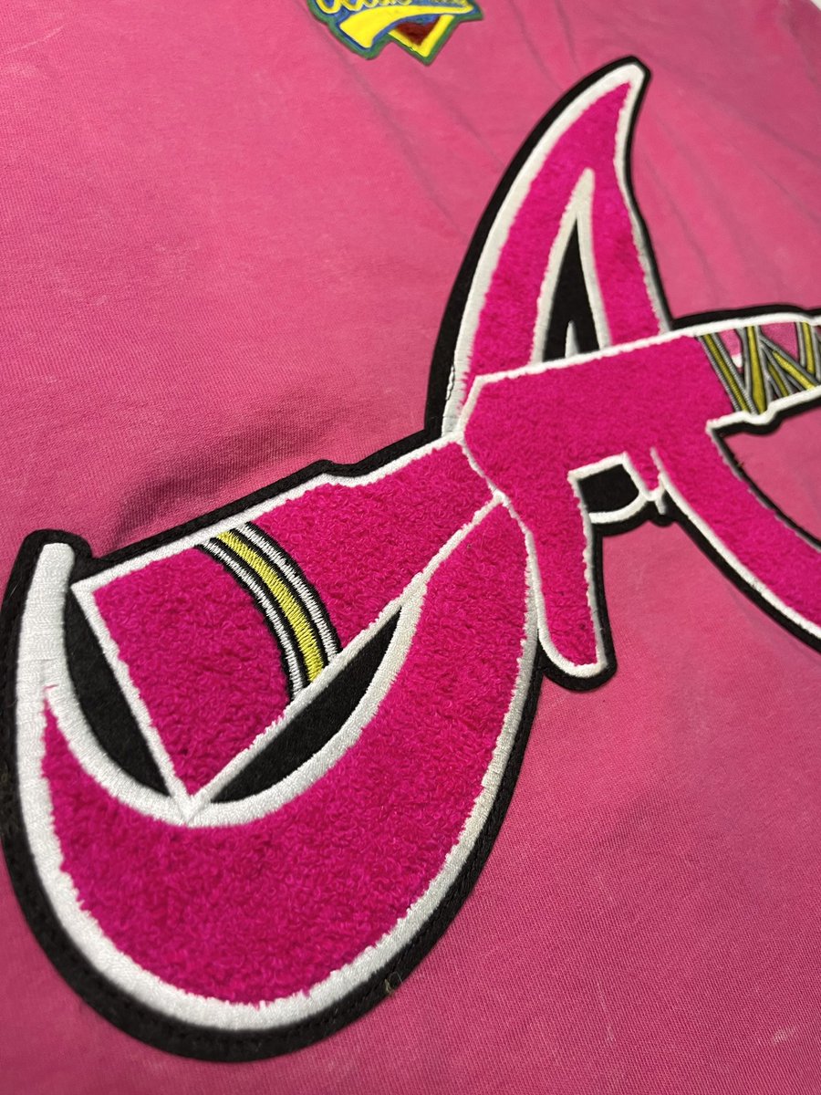 ShAwNbReEz9's tweet photo. 🚨NEW RELEASE🚨.. Atlanta Chopstix Heavyweight Tee Available Now In “Bubblegum (Pink x Pink)” In All Sizes‼️…. #LinkinBio https://t.co/PluTi3cweu https://t.co/Z88iCbr8xI