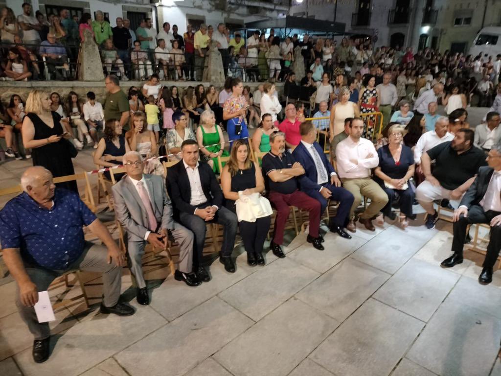 dipusalamanca's tweet photo. En 📍#Ledrada el pregón y la coronación de la reina y damas da el pistoletazo de salida al inicio de las fiestas de #sanroque ‼️🎉🎊 https://t.co/JD1vrsvqIa