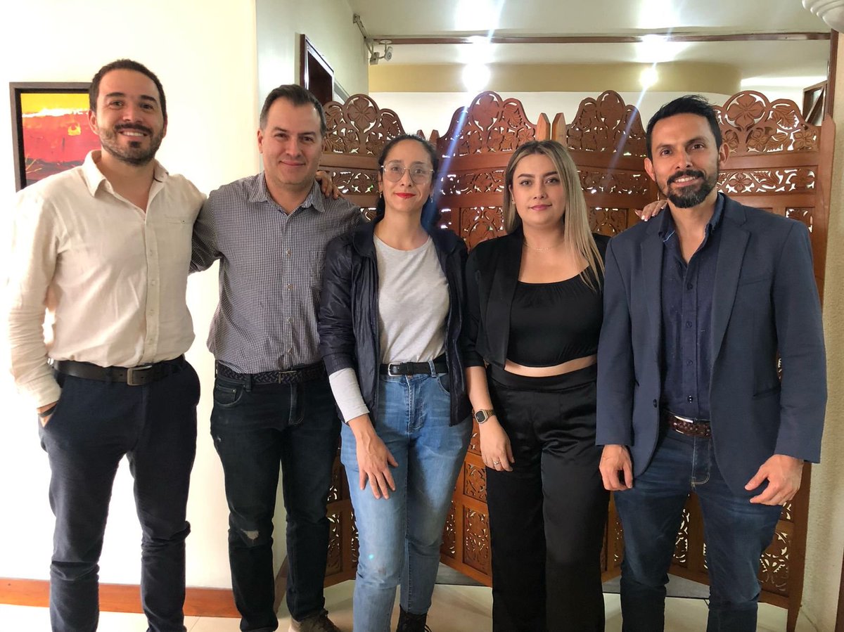 MzalesComoVamos's tweet photo. Hoy nos reunimos con los jurados del #PremioCívico por una #RegiónCentroSur Mejor 2023-2024 🕐 🗾📍 
Ellos son:
Óscar Villegas Duque, de @ManizalesMas 
David Ricardo Martínez Dallos, de la @fedeongcaldas Ana María Rojas, integrante de la Fundación Senderos de Luz https://t.co/IPqaOZAgHR