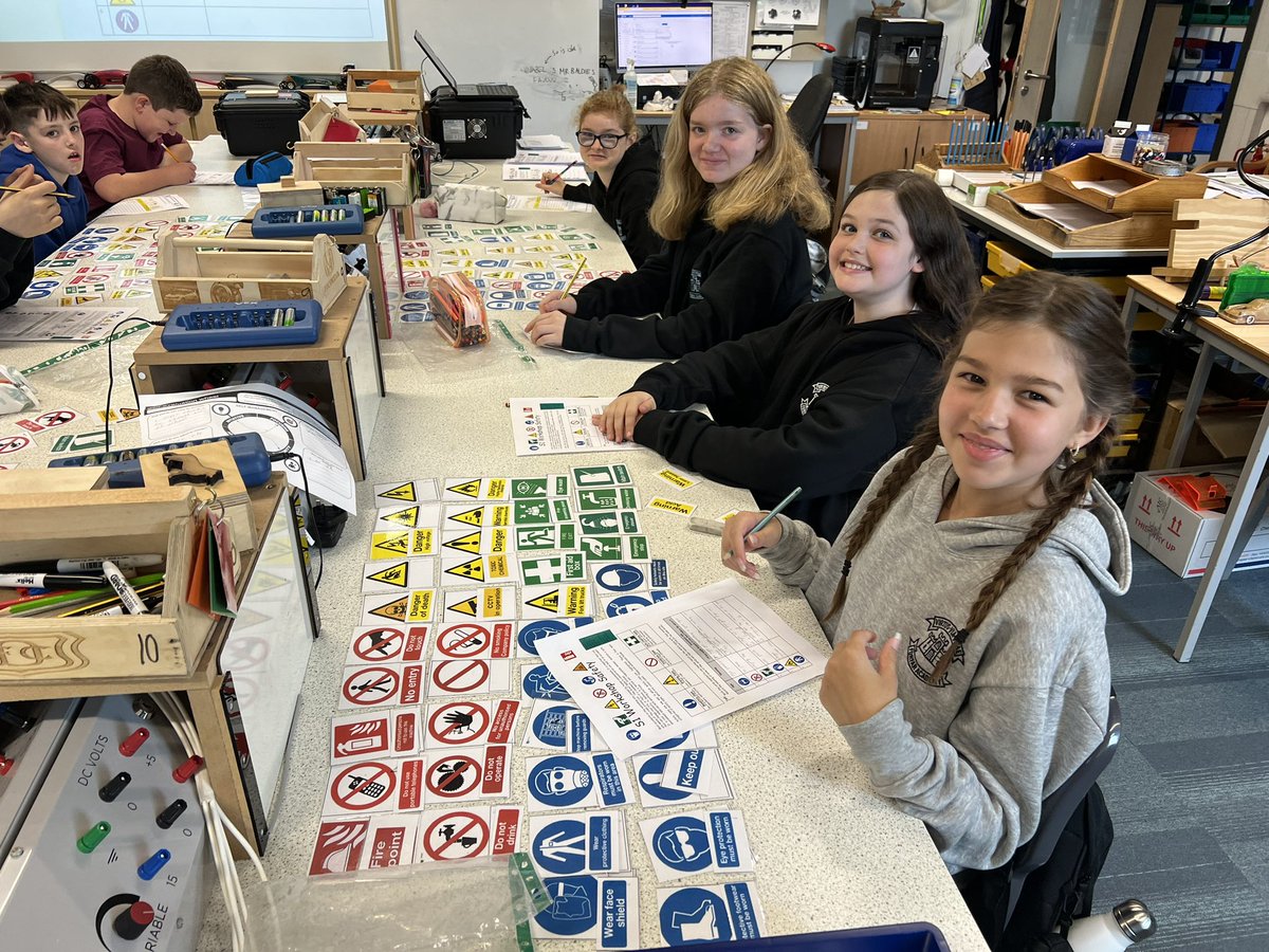 FATech_Ed's tweet photo. Welcome back to school!! Our new S1 learning about safety signs and associated risks before starting in the workshop #FORsafety https://t.co/Odx5rMrhjO