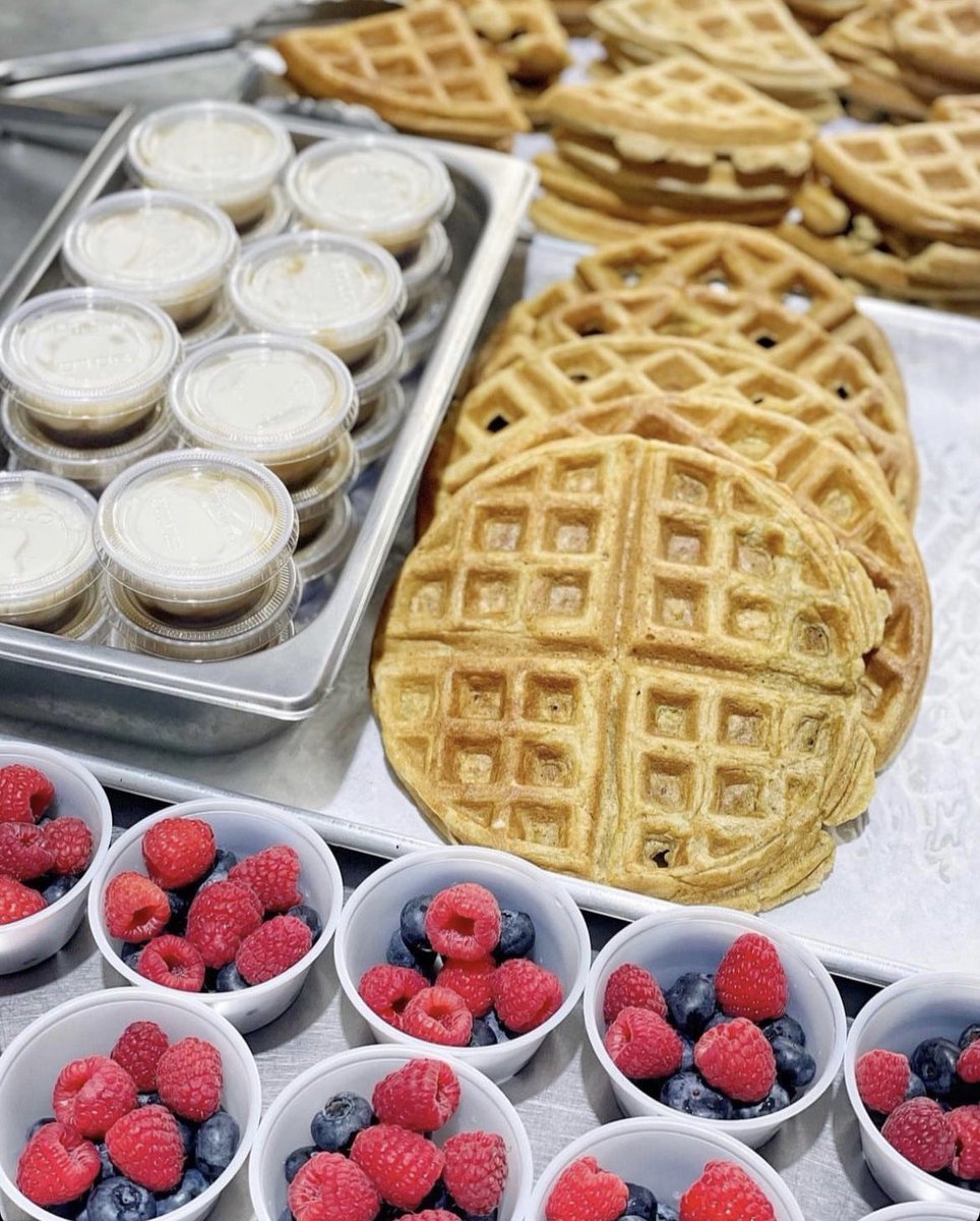 Vegan, gluten free, high protein waffles with coconut maple creme… this could be your breakfast if you ordered your <a href="/FitOrganiX/">FitOrganiX</a>. 
DEADLINE FOR NEXT WEEK IS THURSDAY AT NOON! ☀️
