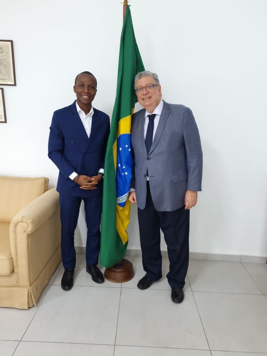 Audience avec l'Amb du Brésil en CI, SEM José De Soyza LEITAO : les échanges ont porté sur le projet la route des personnes mises en esclave et sur l'expertise des établissements du Brésil dans la formation technique et prof des jeunes.
De belles perspectives en vue.