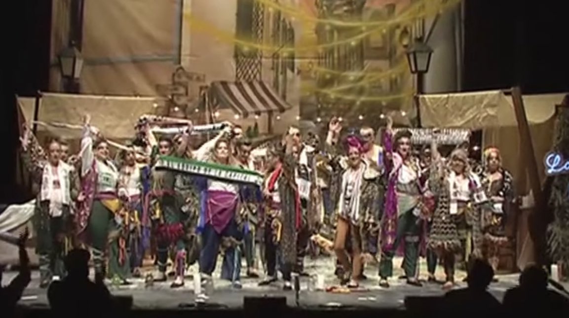 🤍🖤 ¡Defendamos a muerte el Romano! 

Allí os queremos a todos con vuestras bufandas y camisetas 💪🏼