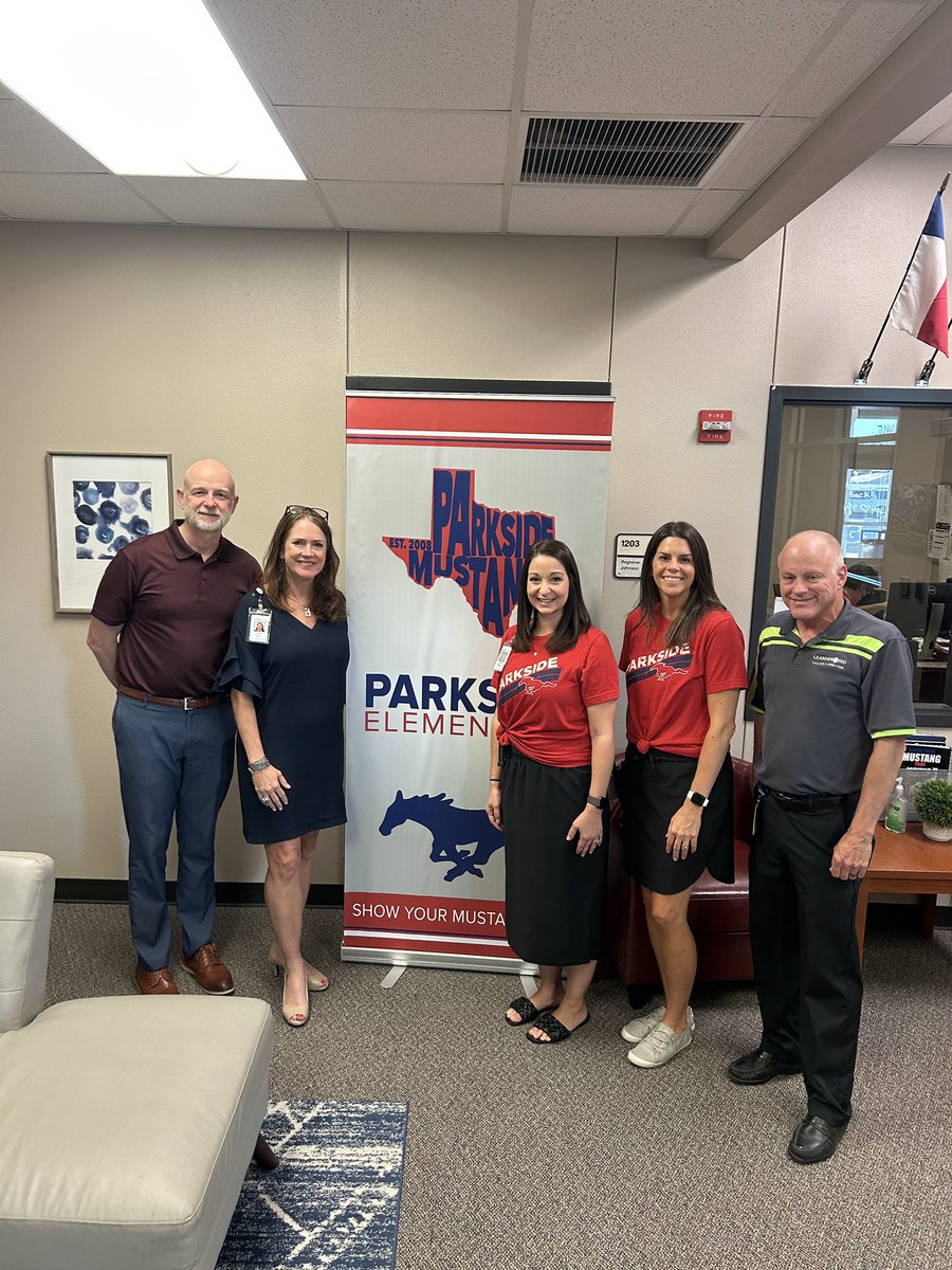 KristenAlex1's tweet photo. First day at Parkside! #NoPlaceLikeLISD https://t.co/LwgL0Pq62I