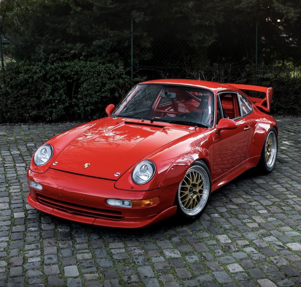 PorscheCIub's tweet photo. Guards Red 993 Carrera RSR 3.8 https://t.co/qXGvOOknrw