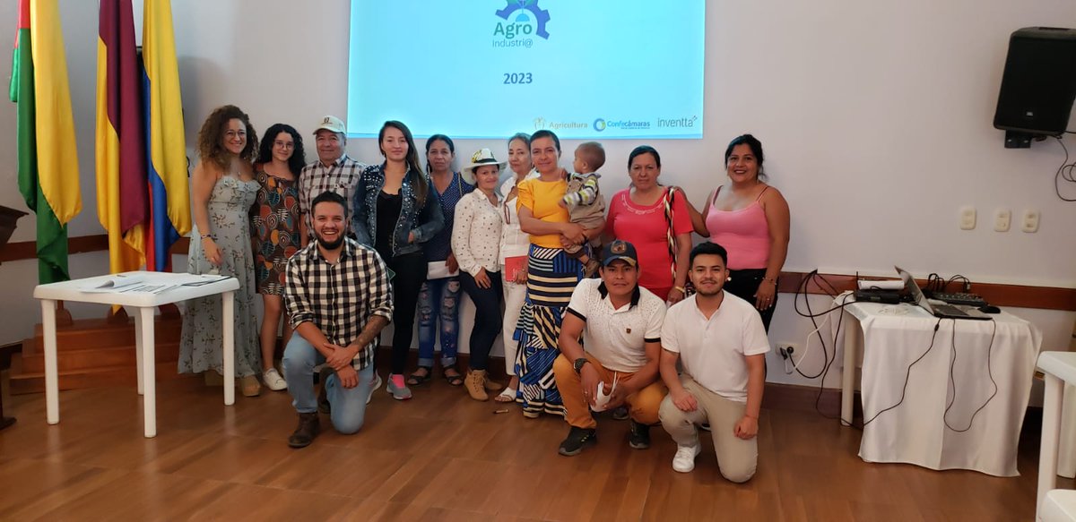 RedClusterCo's tweet image. Hoy, a través de la iniciativa Agroclúster, más de 12 empresarios pertenecientes a 8 asociaciones del #Clúster de Cacao del Tolima participaron en el Taller de transferencia de conocimiento en torno a innovación y desarrollo sostenible, liderado por Red Clúster y @MinAgricultura