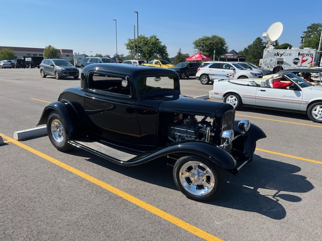 PFCUmichigan's tweet image. It's a beautiful evening, and we've got the perfect accessory to make it even better! Stop by the B95 tent at Grand Blanc High School for the Rolling Cruise for Back to the Bricks and grab some stylish PFCU sunglasses. 🕶☀️ #RollingCruise #BackToTheBricks #PFCU