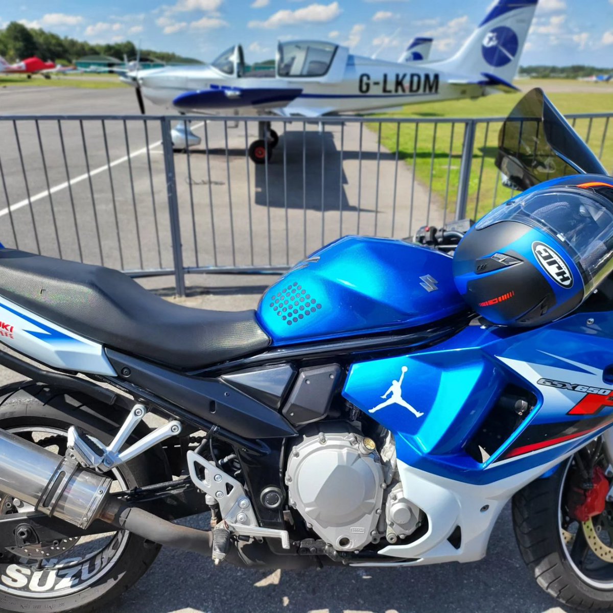 Mark_Tucker8's tweet photo. Awesome to shoot out briefly at Lunch time and meet the old man at his regular Bike meet at Blackbushe Airport. Actually had a ride in the sun 😱☀️🏍 https://t.co/aSZMnoek0K