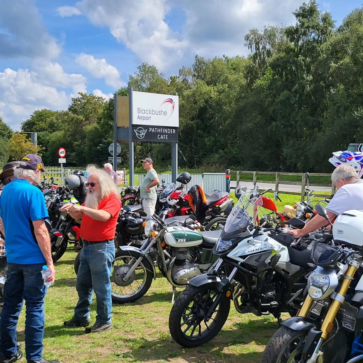 Mark_Tucker8's tweet photo. Awesome to shoot out briefly at Lunch time and meet the old man at his regular Bike meet at Blackbushe Airport. Actually had a ride in the sun 😱☀️🏍 https://t.co/aSZMnoek0K