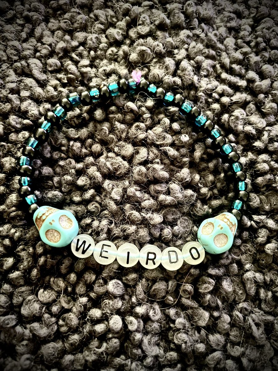 No offense to the #swifties but this friendship bracelet I got from <a href="/DarcyStaniforth/">Darcy Staniforth</a> at #theunbinding premier is the best friendship bracelet of all times. 

Uh it glows in the dark thank you very much. ❤️