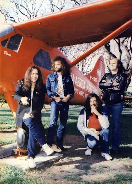 El 16/8/1980 el grupo Baron Rojo realiza su primer concierto.