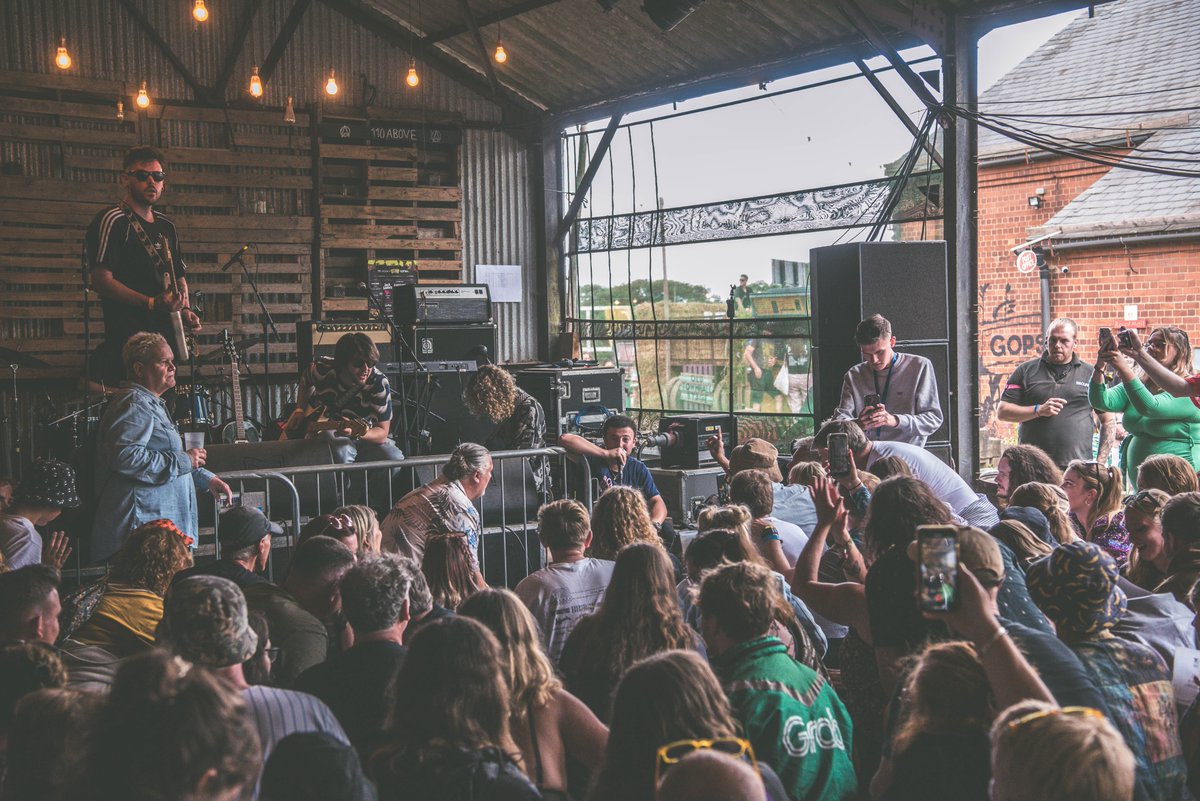 2324Photography's tweet photo. .@TherosadocsUK get better live every time I see them, destined for the big festival stages for sure! @110Above really do pick the cream of the up and coming crop! #110Above #110AboveOTHR https://t.co/7GrE1qqBQg