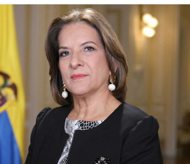 HarolNieto's tweet photo. Este #FelizMiercoles,  esto le dijo Salvatore Mancuso

⏺️A la procuradora @PGN_COL Margarita Cabello:
"Yo quería aprovechar la ocasión para decirle algo a la procuradora Margarita Cabello y a aquellas personas a las que este nombramiento como gestor de paz les genera tanto escozor, yo no tengo RABO DE PAJA, he venido participando en audiencias virtuales todos los días de mi vida durante 17 años, honrando mi palabra, contando verdades, reconociendo responsabilidades"

Por otro lado, le pareció extraño que Cabello criticara su designación cuando la misma Procuraduría -según él- envió un concepto a la Jurisdicción Especial para la Paz (JEP) en el cual piden que lo admitan como compareciente dada a su supuesta contribución a la justicia transicional

⏺️ Al fiscal Francisco Babosín, digo, Barbosa:
"el presidente Gustavo Petro tiene unas facultades constitucionales relacionadas a la paz, y cuando se trata de desconocer esa investidura que da la ley y la Constitución, se desconoce la función de aquellos que se pronuncian en contra del nombramiento que ha hecho el señor Presidente"

Al final remato diciendo: 

"No se puede hacer la paz si no cabemos todos, y todos nos incluye a nosotros como Autodefensas que fuimos. Todas esas voces que le están poniendo talanqueras a la agenda de paz del Gobierno, lo que están haciendo es ponerle talanqueras a la Constitución, porque la paz es un mandato constitucional"

El que entendió, entendió.