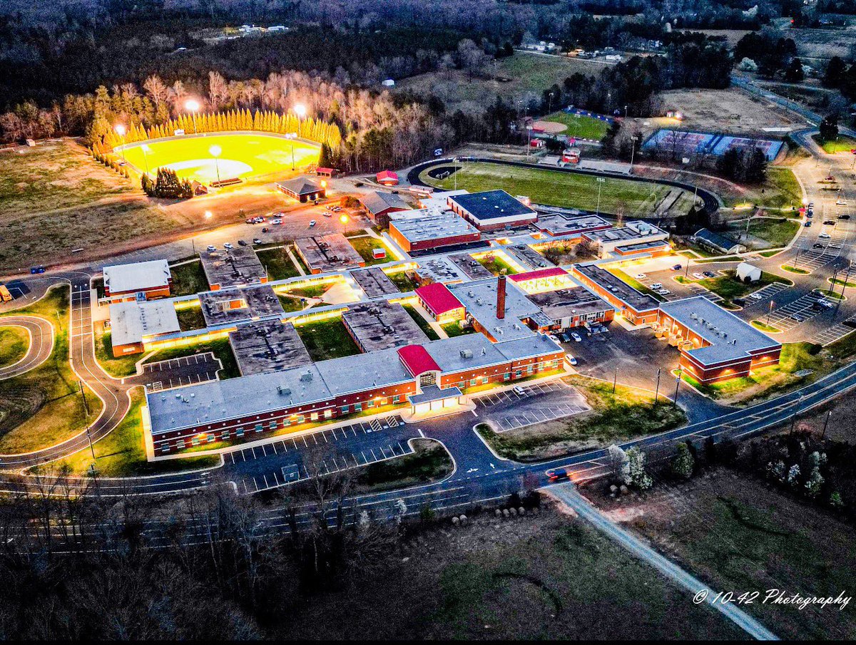 SAHS_Baseball1's tweet photo. Looking forward to the start of a new school year. Drone pic of our campus. Lots of improvements and upgrades to the entire campus and some still being worked on. That baseball complex is 🔥 in this shot. #SAallday https://t.co/u2XTAwCMrd