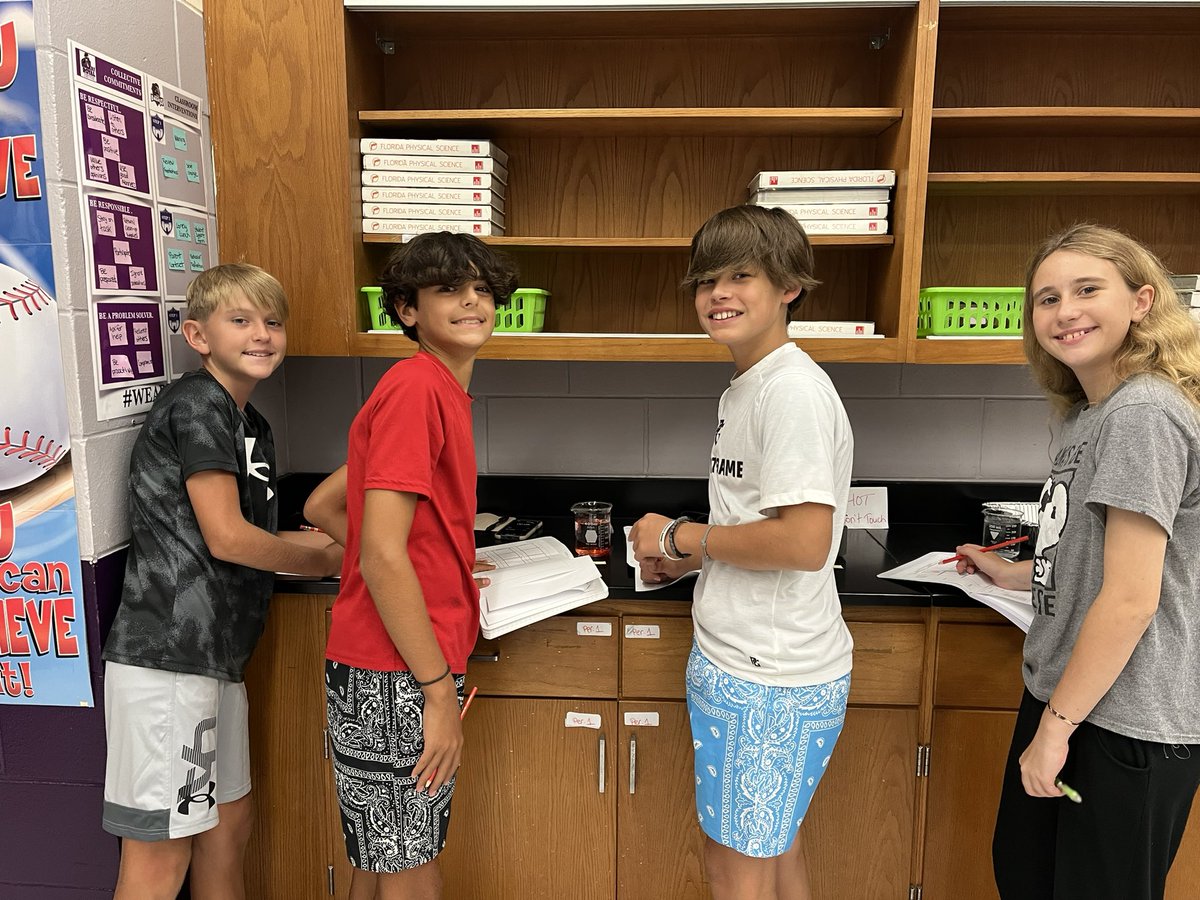 adams_rrms's tweet photo. Physical Science students working on a kinetic theory lab #WeAreRoyal @RRMSRoyalKnight https://t.co/hGptxTBOvf