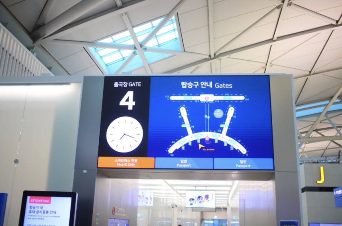 takeasipofkorea's tweet photo. ใครมีแพลนมาเที่ยวเกาหลี ลงทะเบียน smartpass ไว้เลย ดีสุดๆๆๆๆๆ
 พึ่งลองใช้ตะกี้ ขาออกจากเกาหลีประหยัดเวลาต่อแถวตรงนี้ไปเยอะมากเลย เดินเข้าช่องส้ม (ที่ไม่มีคนเลย) สแกนหน้าไม่ถึง 3 วิ ผ่าน!! https://t.co/yXar9Yba83