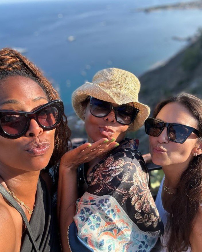JanetJackson's tweet photo. Italian girl’s trip 🇮🇹💋 https://t.co/bLbIxlxse6