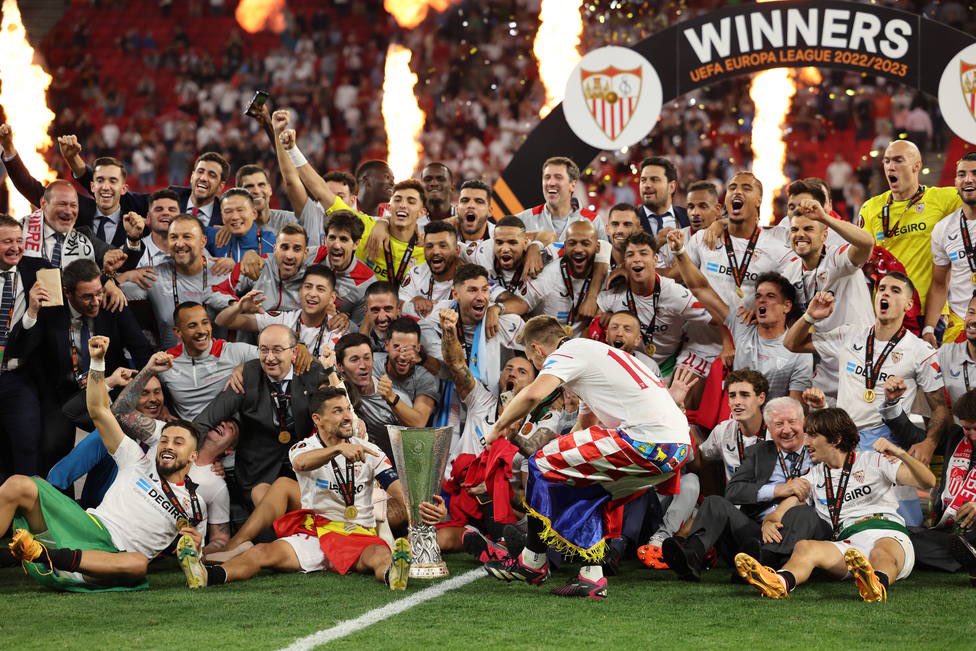 SprintDeRakitic's tweet photo. Honor @SevillaFC, se puede perder pero siempre de está manera.

gracias por lo que nos dais… https://t.co/BdcDgE5TKa