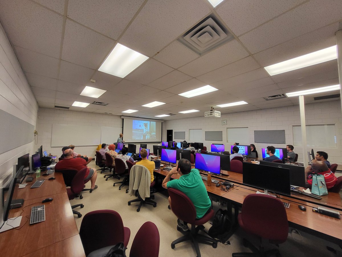 shenoudamina's tweet photo. Amazing discussions with teachers @UWaterlooCEMC conference talking about how @PhidgetsEdu can be used in High School Comp Sci and Math classrooms! #LogicsPD #LogicsTeacher https://t.co/N1BdddszWR