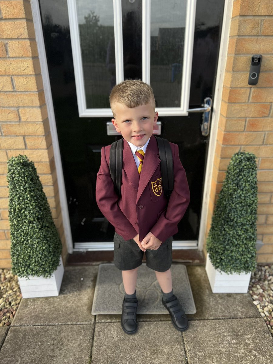 I hope everyone had a good first day at school today 🩵 my maternity leave started by taking my wee chicky to P2 today! 🥺🩵