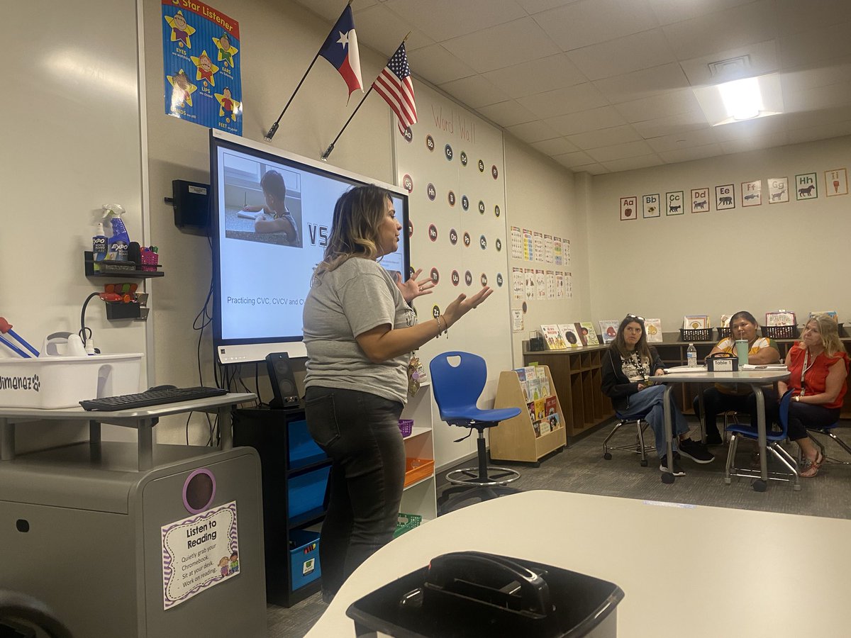 Welcome the socialite of social media Ms. Jimenez to JES!  #jeschat #learningatthebestcampusintown
#knowledgeispower