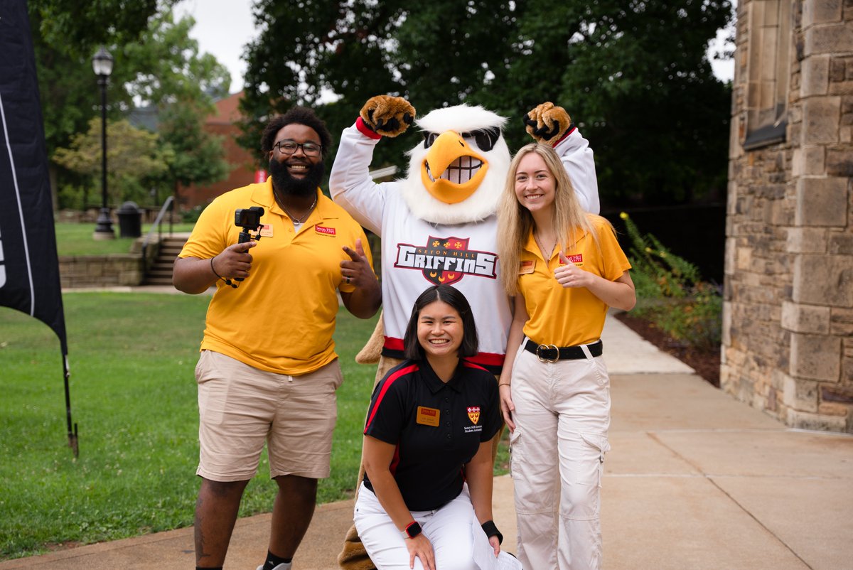 setonhill's tweet photo. When in doubt - look for a yellow polo π
Members of the Seton Hill community will be out and about on campus to assist new students with the move-in process + help guide you in the right direction tomorrow and Friday, 8/17.
See you soon, Griffins! #HazardYetForward https://t.co/KdsnXg3k2C