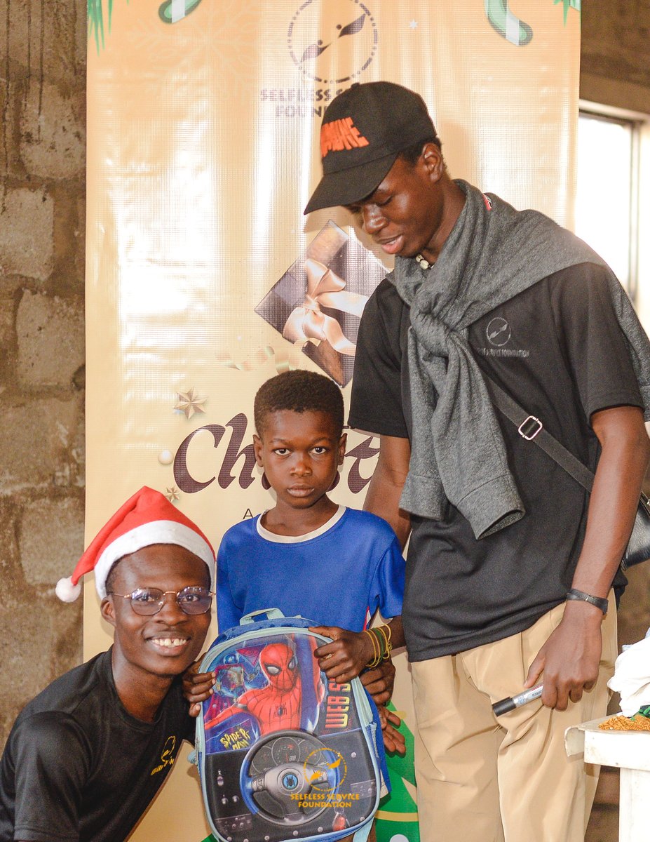 top left: pad a girl, 2023
top right: bookdrive, 2022
bottom left: bookdrive, 2021
bottom right: christmas outreach makoko, 2022
cc: @theselfless_, i've enjoyed every bit!