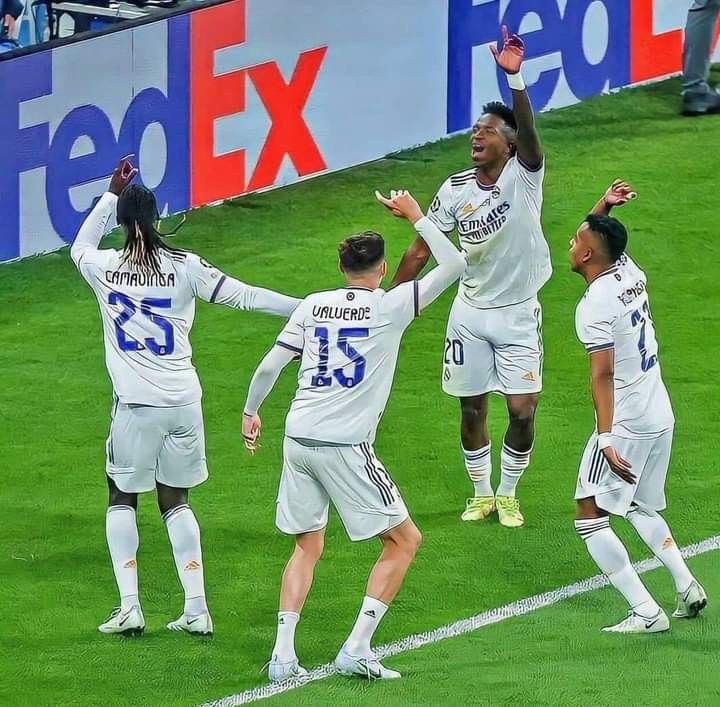 MadridXtra's tweet photo. That night in Paris.🕺✨ https://t.co/6cYJ6elUa1