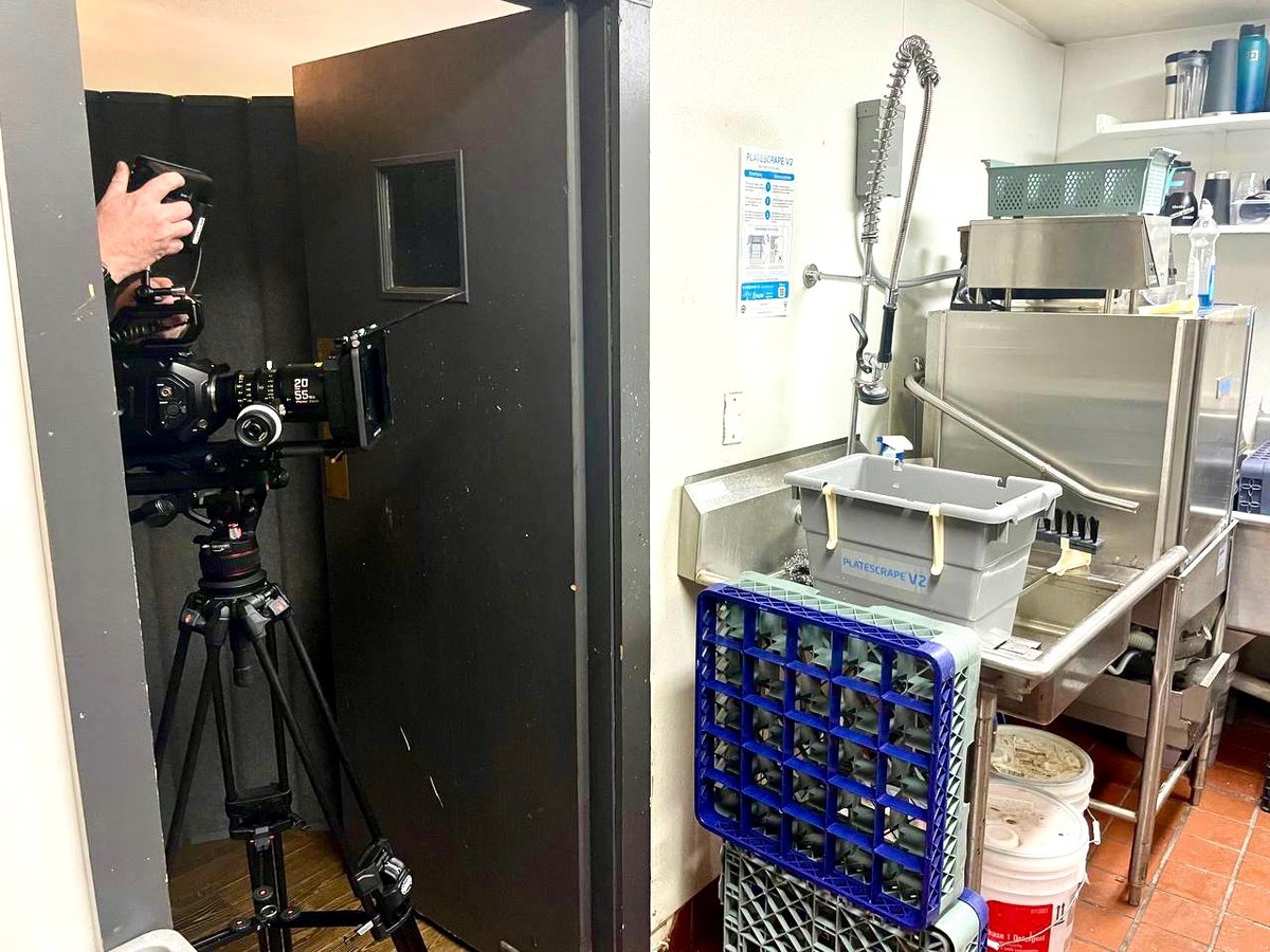 PlateScrape's tweet image. Behind the scenes: Capturing the secrets of how we turn dirty
dishes, to dazzling clean!🍽️✨ Thank you to @dineatdeco &amp;amp; 
@hosteltevere 🎥🧼 #savetheplanet #natural #reduce #gogreen #savewater