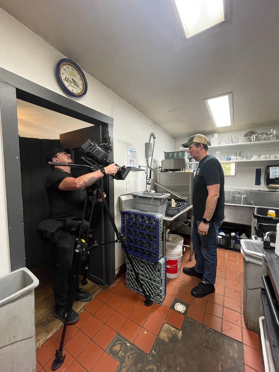 PlateScrape's tweet image. Behind the scenes: Capturing the secrets of how we turn dirty
dishes, to dazzling clean!🍽️✨ Thank you to @dineatdeco &amp;amp; 
@hosteltevere 🎥🧼 #savetheplanet #natural #reduce #gogreen #savewater
