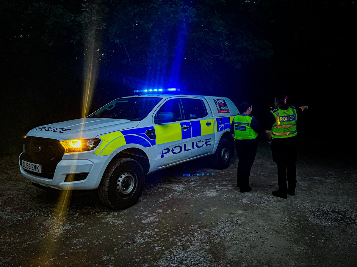 Two #NorthHerts Special Sergeants out on duty this evening, with local PCSO Supervisor, conducting high visibility patrols in ASB areas across #Letchworth and #Baldock  5119/5511/6624