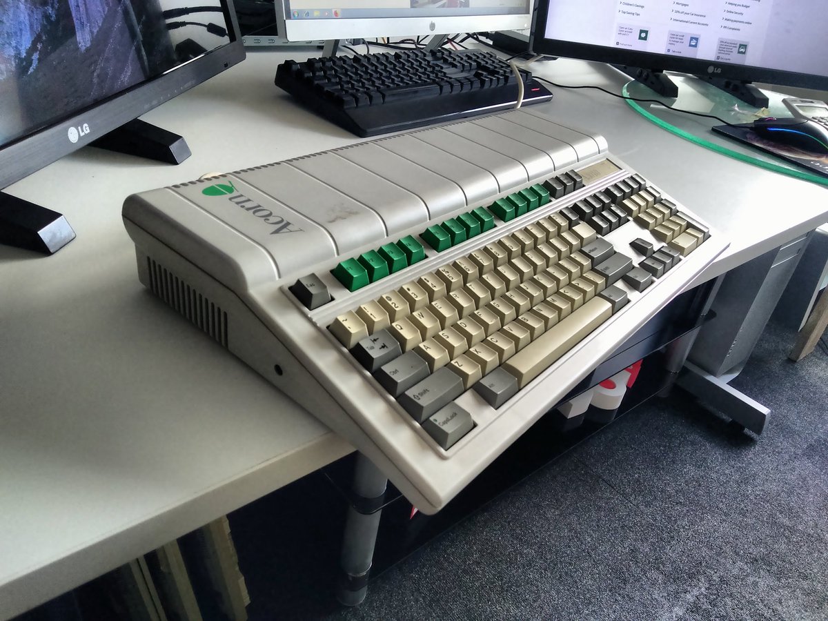 Seeing as though some of this weeks tweets have had an Acorn Archimedes theme, then please enjoy a photo of an Acorn a3010 from 1992 . .