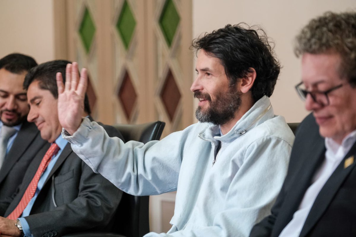 velascoluisf's tweet image. Me reuní con las bancadas de Gobierno de la @ComisionPrimera de @CamaraColombia con el objetivo de conversar sobre la agenda legislativa y el #AcuerdoNacional propuesto por el presidente @petrogustavo | @mininterior @pactocol @partidoliberal @alianzaverde_ @ComunesCol #CITREP