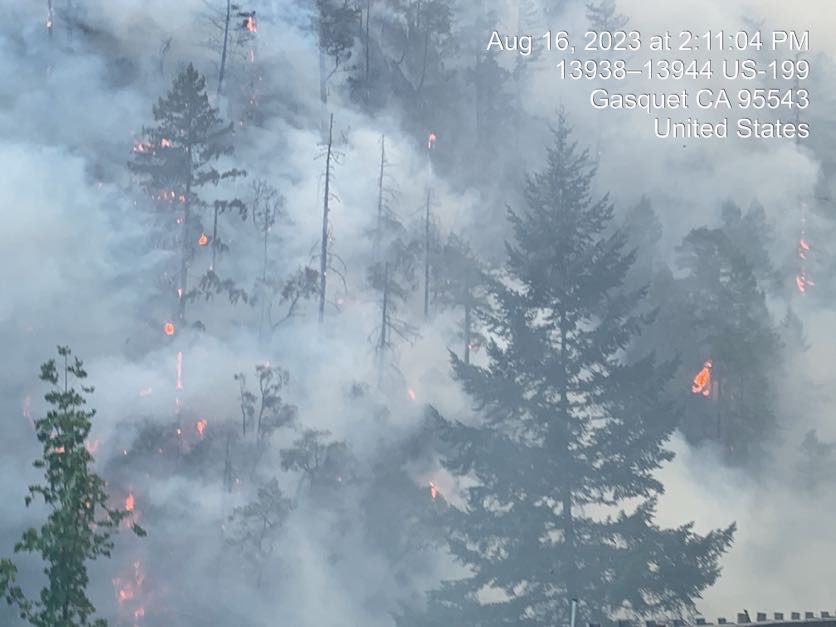 CaltransDist1's tweet photo. ROAD CLOSURE: U.S. 199 is FULLY CLOSED in Del Norte County from Pioneer Road to Oregon Mountain Road (PM 16 to 31) due to fire. Photos of the area taken by our Maintenance crews.
Please check https://t.co/faudYOtp7p or the QuickMap app for the latest road conditions. https://t.co/5WULEDQJtI