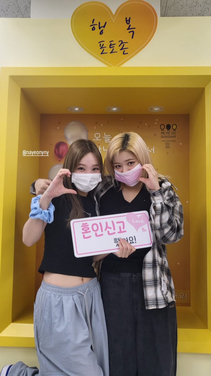 daydreamzyo's tweet photo. Feliz primer aniversario de la boda 2yeon 🫶🏻🩵💚 https://t.co/Unitq4VObB