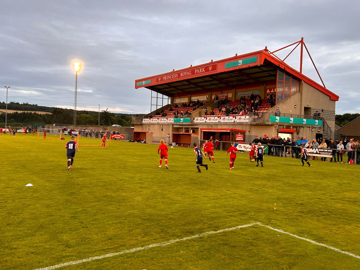 Our 2015’s delighted tonight to play on the field of dreams, Princess Royal Park for the <a href="/DeveronvaleFC/">Deveronvale Football Club</a> v <a href="/TurriffUnitedFC/">Turriff United Football Club</a> . It was also great to welcome <a href="/TurriffClub/">Turriff United Youth FC</a> 2015’s to join us for the privilege. 

Well done to all, A wee debut for Hubsie too 👏
#valecommunity