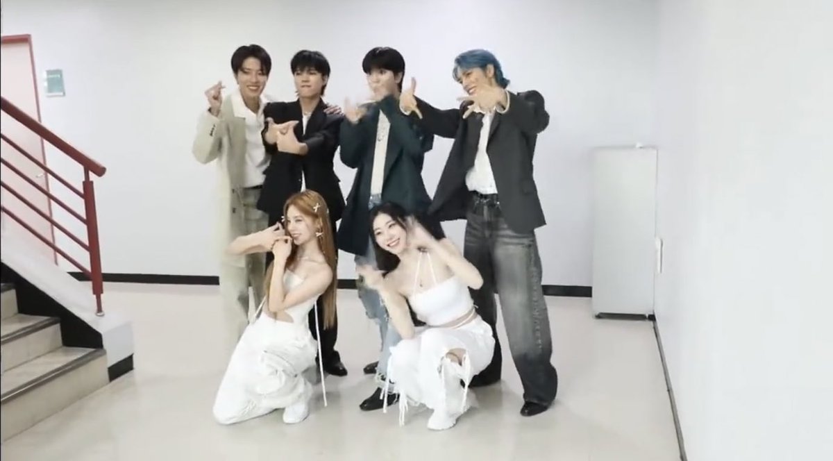 ifntnews's tweet photo. [Mentioned] 230816
INFINITE appeared in the music show behind-the-scenes video of ITZY.

🎥 https://t.co/aWHYXnu5vm

#인피니트 #동우 #장동우 #INFINITE #Dongwoo #우현 #남우현 #Woohyun #성열 #이성열 #Sungyeol #성종 #이성종 #Sungjong #Seongjong https://t.co/78WbGlmCex