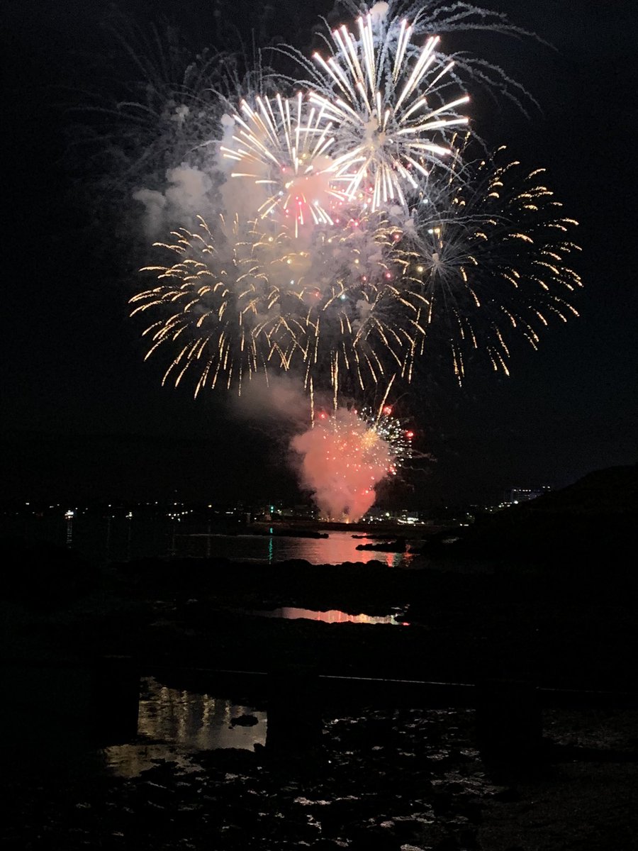 Putt987's tweet photo. Tonight's entertainment, national firework championships https://t.co/BzslhCeANS