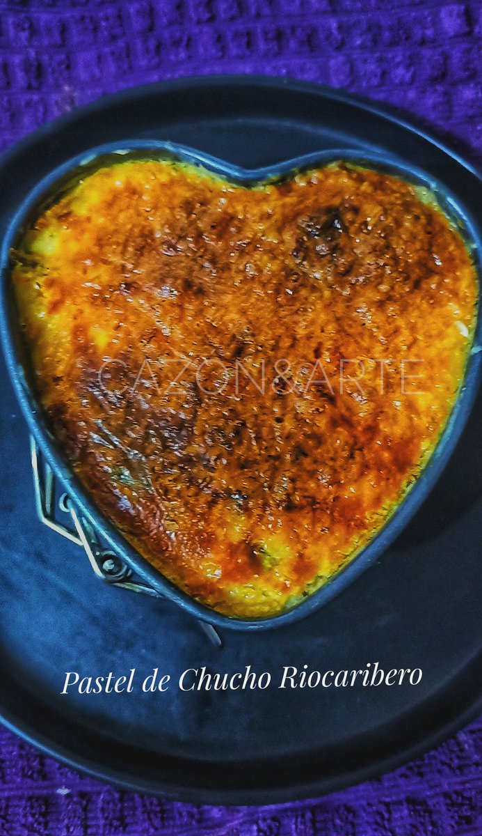 evevasquez77's tweet photo. Saliendo 🛵💨.... Pero la lluvia no deja que llegue a su casa a tiempo☔ , gracias a Dios solo se necesitan 3 min de cocción en el horno y listo , como recién salido  de mi hornito ! #Lluvias #comidaparaelalma #deliveryccs #pasteldechucho #riocaribero https://t.co/VhAq3oS7a3