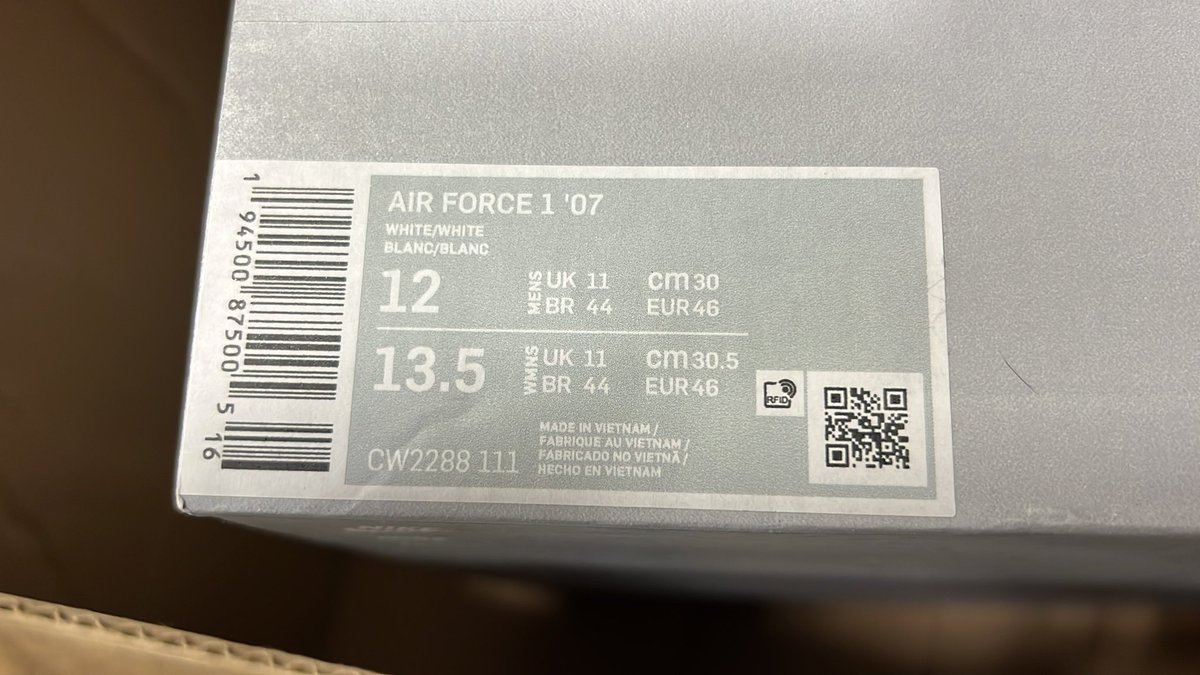 KicksFinder's tweet photo. UPDATE: The Cactus Jack x Nike Air Force 1 "Utopia" is the same sku as the normal AF1 and comes in a regular box 😢 https://t.co/3EpnSNHxyO