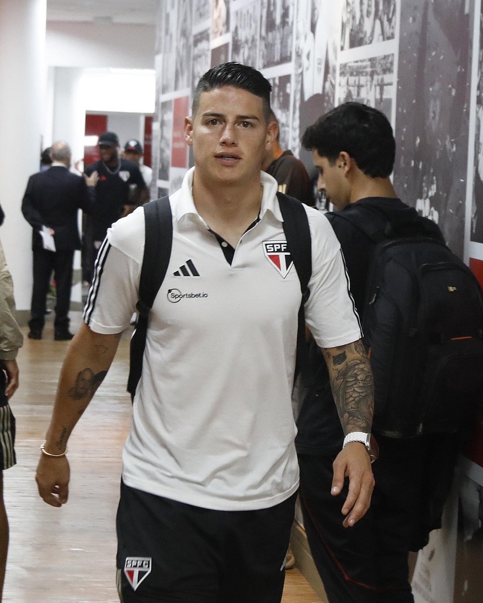 SaoPauloFC's tweet photo. Noite de clássico decisivo! 

#VamosSãoPaulo 🇾🇪

📸 Rubens Chiri / saopaulofc https://t.co/zxhTD4mjp7