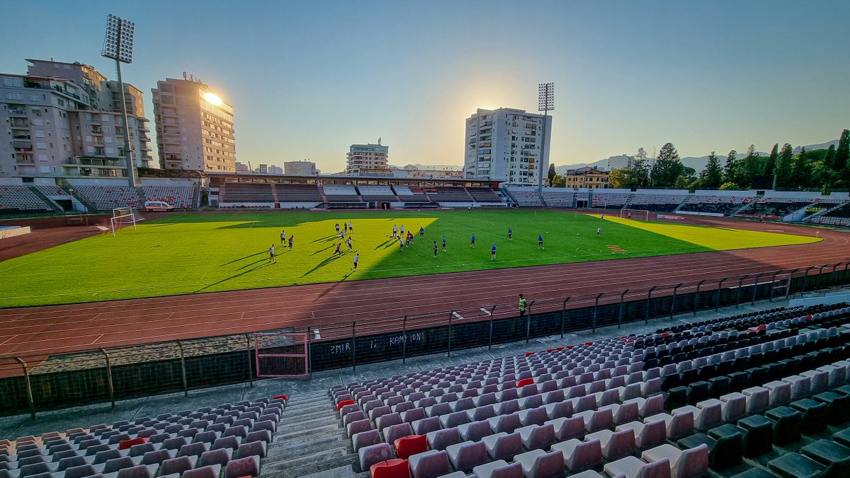 valmierafc's tweet photo. 📷 Pirmsspēles treniņš Eļbasani stadionā 👊🏻
#PARVAL #UECL #ValmieraFC #StāvPāriVisamValmiera ⚫⚽️🟢 https://t.co/gOfx4uhQPT