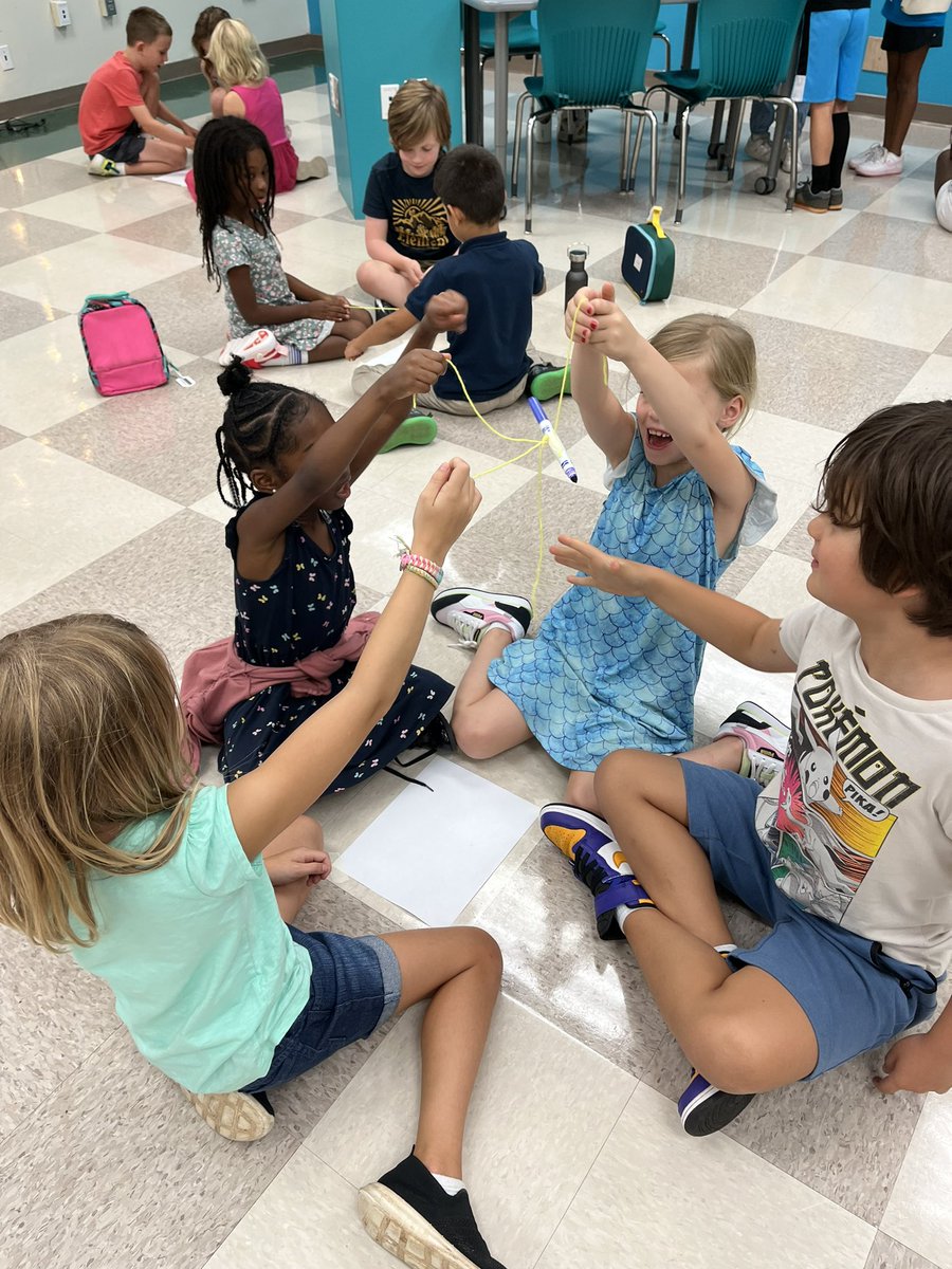 AhYoungah76's tweet photo. 2nd Gd VHE Owls are collaborating and communicating as they are challenged to draw Hootie as a team! @APS_VHE @TerryHarness @msbringslid @MsCorreaATL @MadlemCorrie @CounselorBolton
#teambuildingfun https://t.co/BEdXaK76At