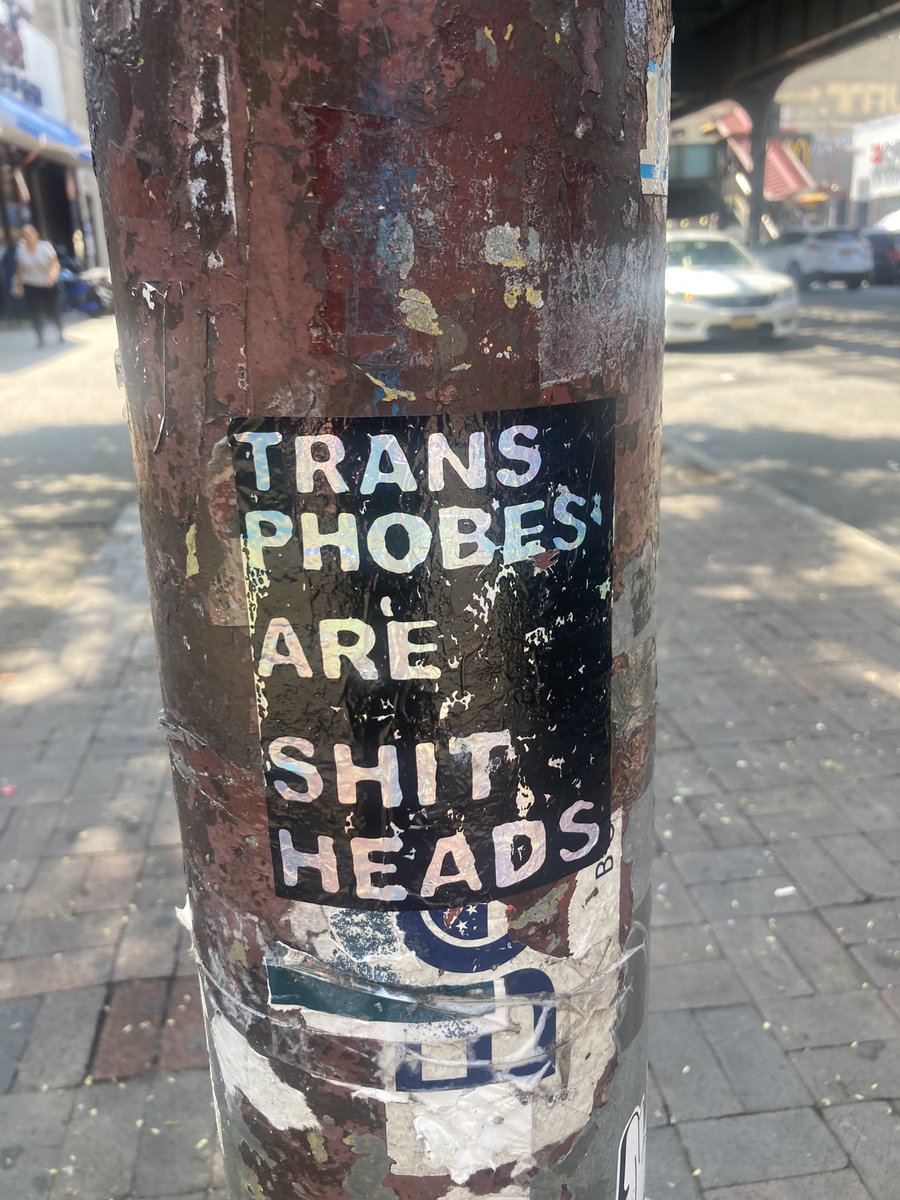 GraffitiRadical's tweet photo. "Transphobes are shit heads"
Spotted in Astoria, NY https://t.co/4seM7aGgWf