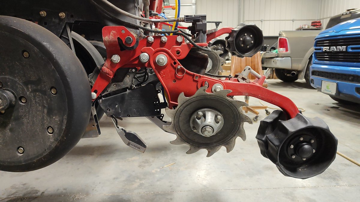 KentHigerd's tweet image. @PrecisionPlant  #FurrowJet on a case 1250.  Yes, you read that right.