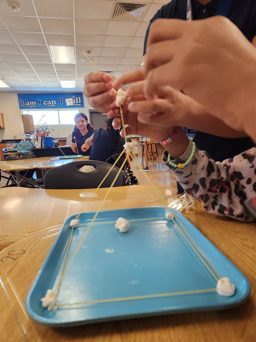 villa_sci's tweet image. It's been a great week with hands-on STEM challenges at Sam Houston MS 😊 #SamSide #EngagedLearners #HoustonScience #STEMChallenges