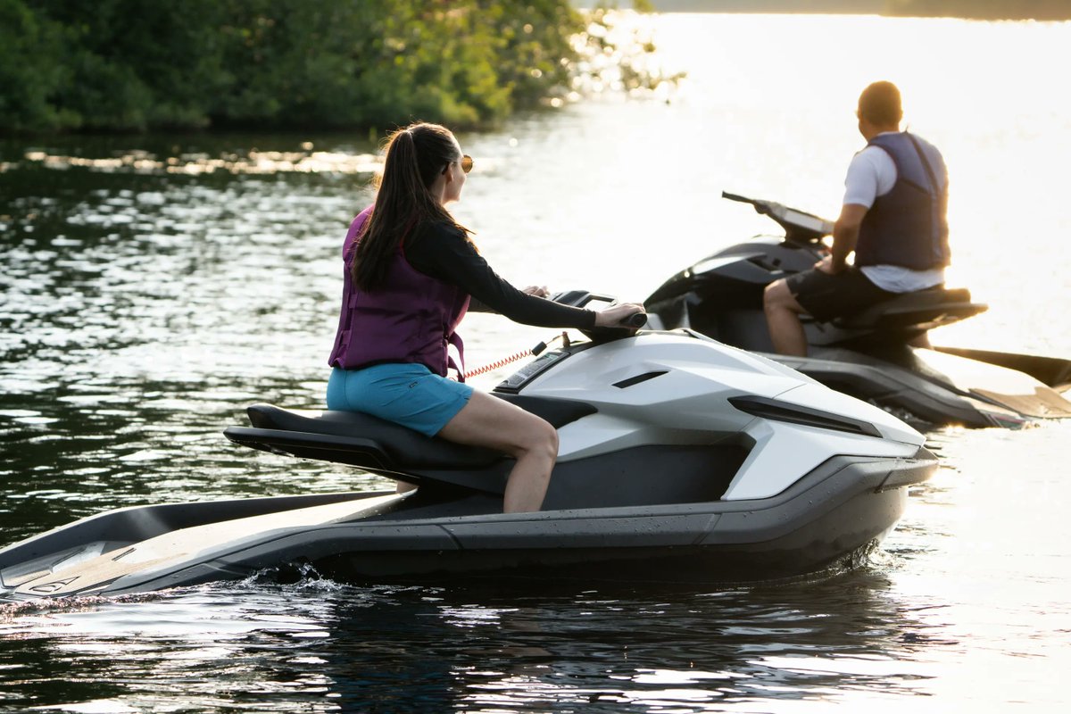 SawyerMerritt's tweet photo. NEWS: @Taiga Motors has begin deliveries on their less expensive all-electric Orca Performance jet ski.

• $19,490
• 24kWh battery
• 160 hp 
• 2 hours of riding on a single charge 
• 27 mile range https://t.co/BusmOFgndS